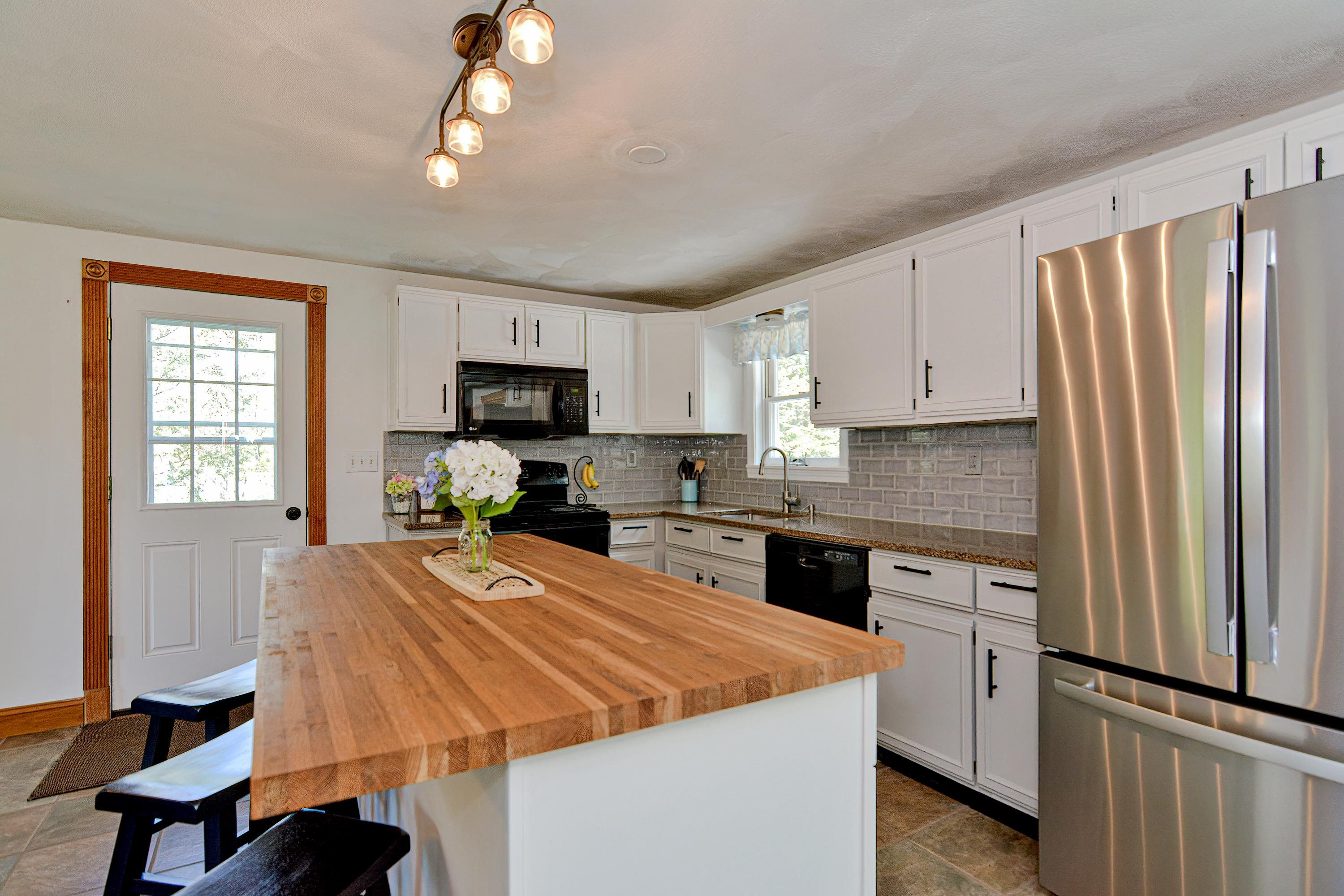 72 Overledge Dr Extension Derry, NH 03038 - Photo 10 of 40