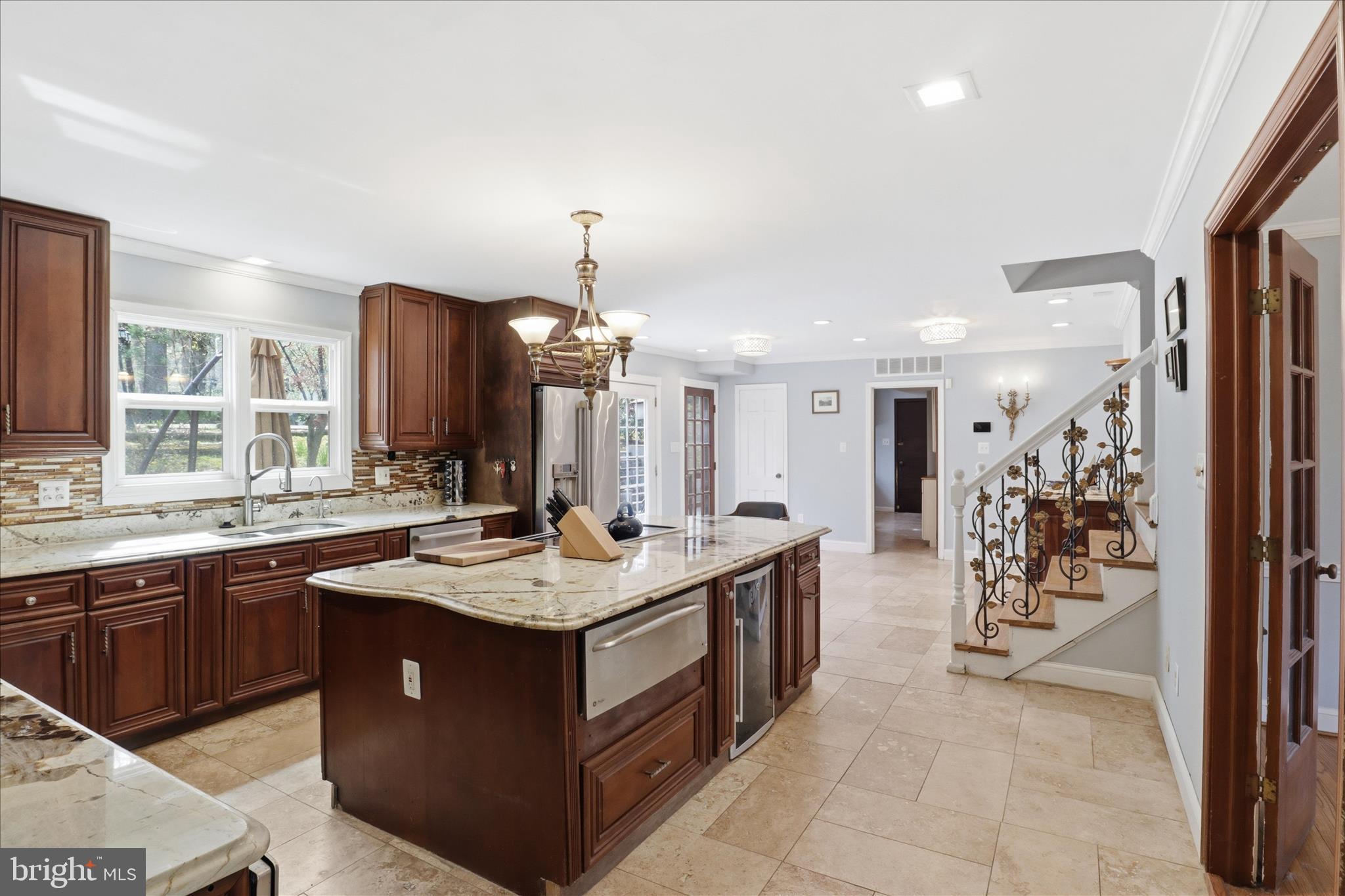 7501 Evans Ford Road Clifton, VA 20124 - Photo 5 of 74 High-end kitchen with large island