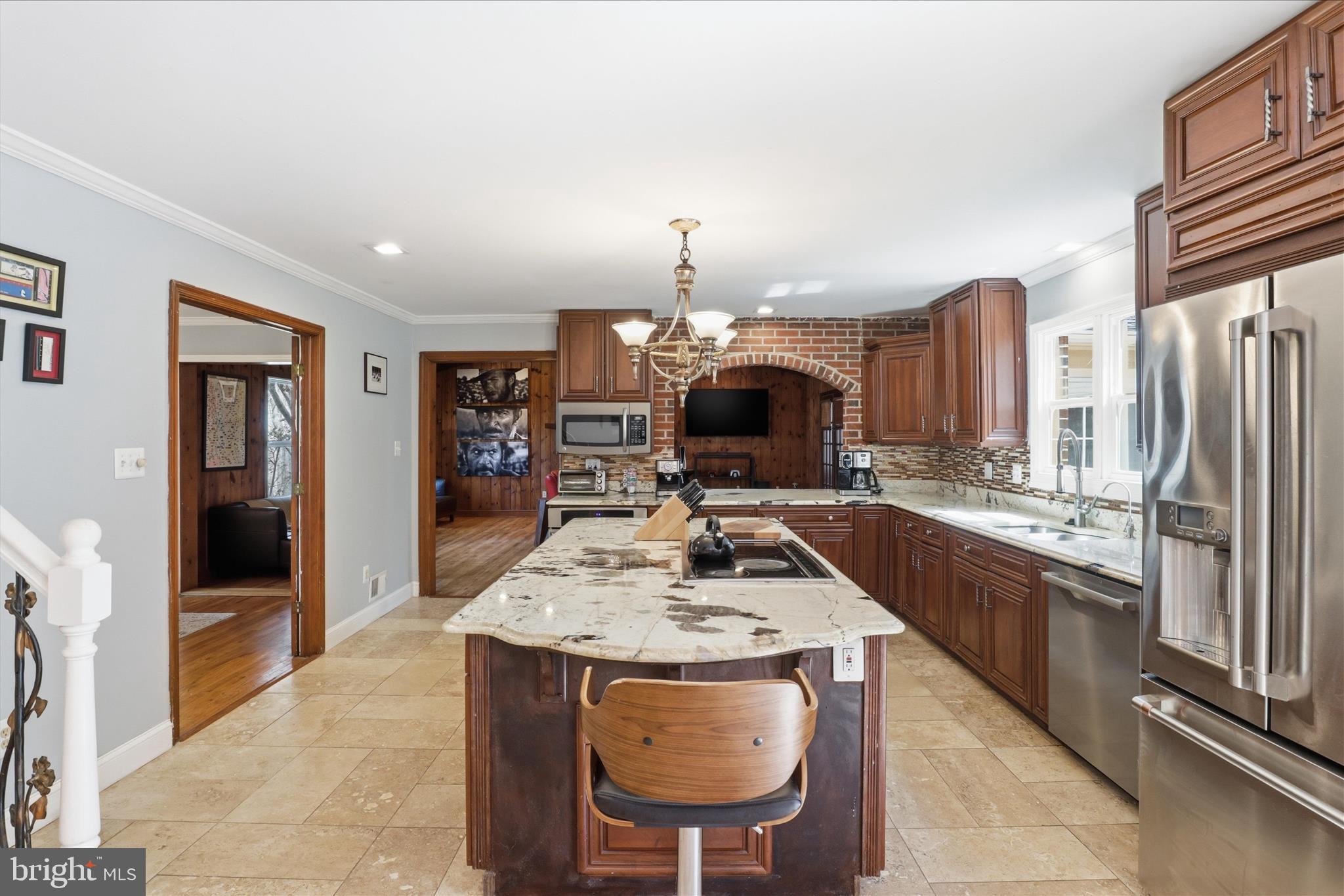 7501 Evans Ford Road Clifton, VA 20124 - Photo 8 of 74 Elegant kitchen with modern touches