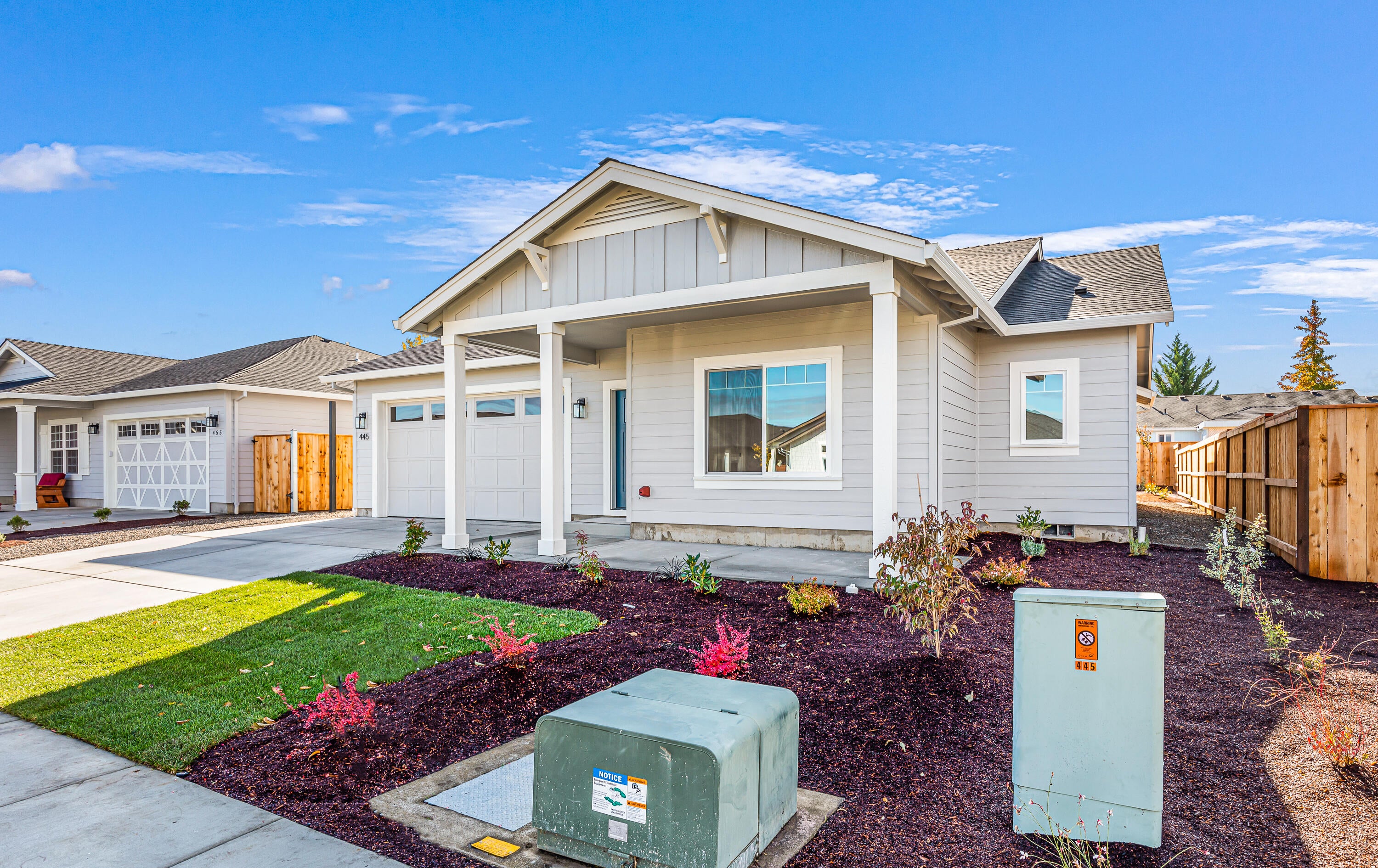 445 Cheney Loop Central Point, OR 97502 - Photo 4 of 35 3