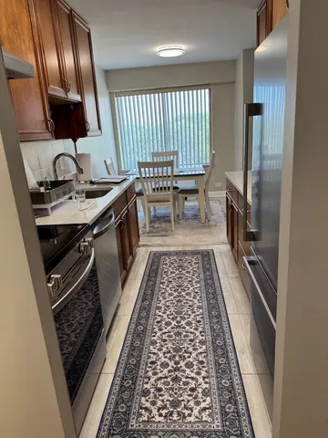 $169,000 | 7141 North Kedzie Avenue, Unit 403, Chicago, IL 60645