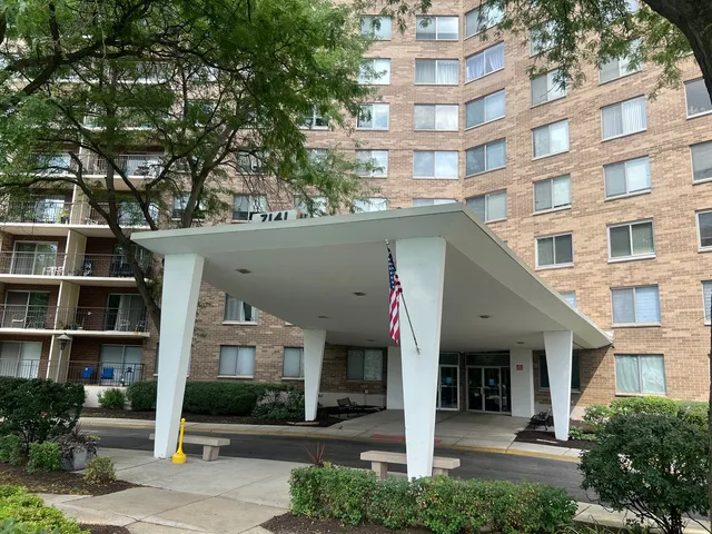 $169,000 | 7141 North Kedzie Avenue, Unit 403, Chicago, IL 60645