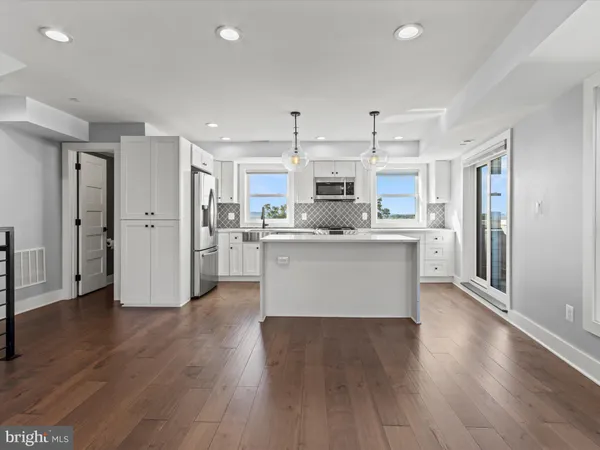 $3,200 | 1267 Penn Street Northeast, Unit B, Washington, DC 20002