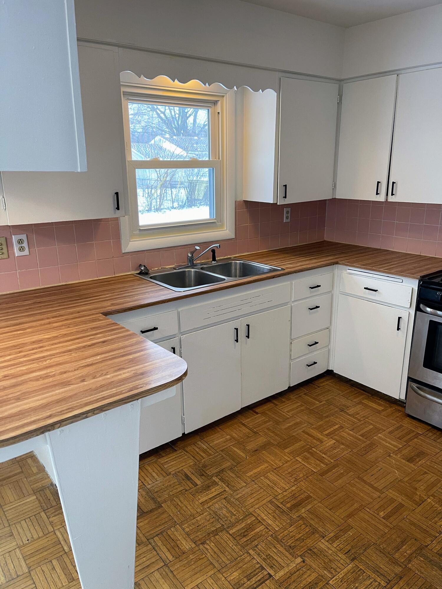 932 Wedgewood Road St. Joseph, MI 49085 - Photo 7 of 22 IMG_2417