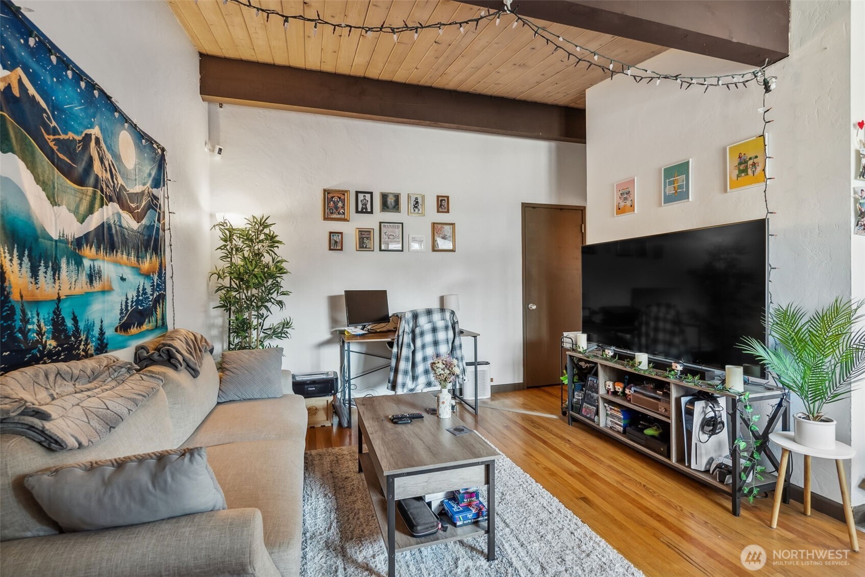 2350 Beacon Avenue South Seattle, WA 98144 - Photo 18 of 23 a living room with furniture and a flat screen tv
