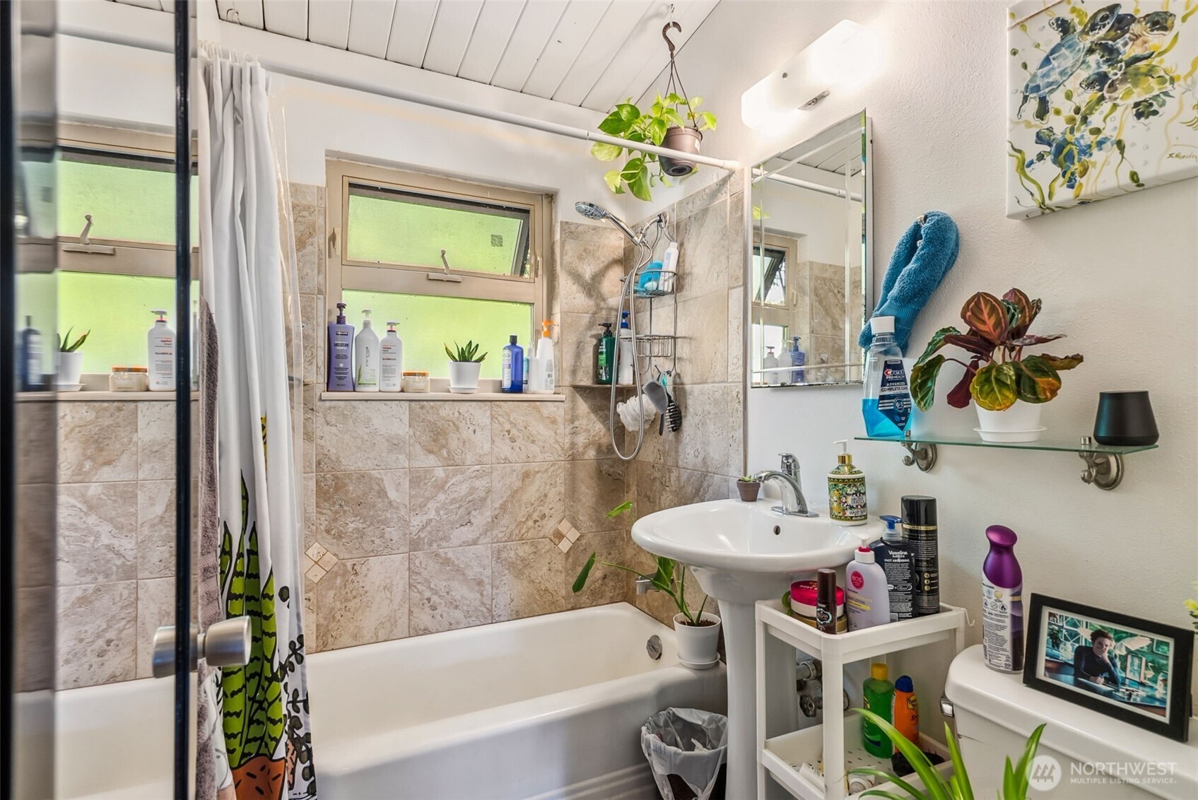 2350 Beacon Avenue South Seattle, WA 98144 - Photo 21 of 23 a bathroom with a sink and a bathtub