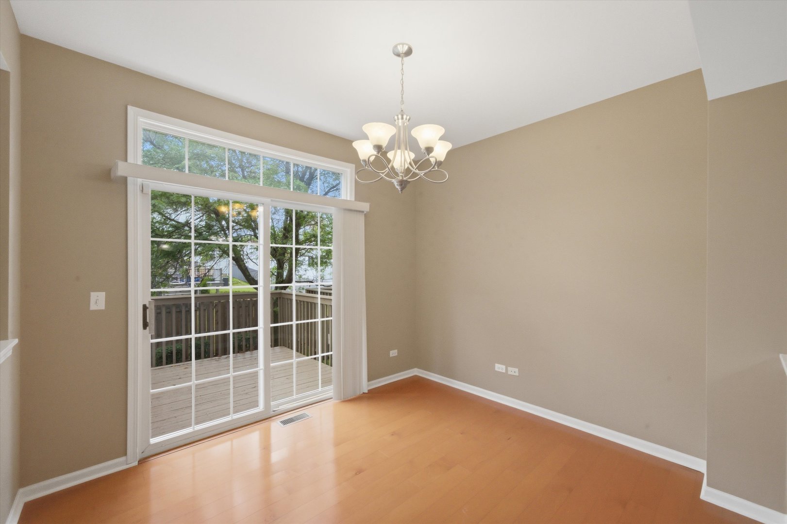 5451 McDonough Road Hoffman Estates, IL 60192 - Photo 9 of 48