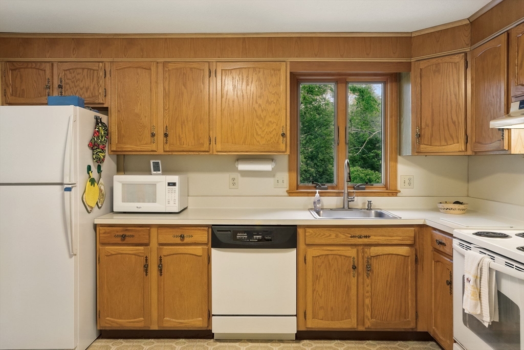 4 Colony Circle Bedford, MA 01730 - Photo 6 of 22