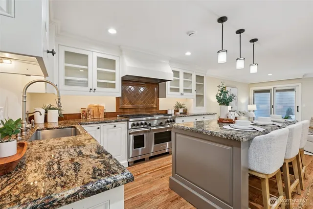 $1,750,000 | 10331 Northeast 19th Place, Bellevue, WA 98004