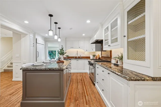 $1,750,000 | 10331 Northeast 19th Place, Bellevue, WA 98004