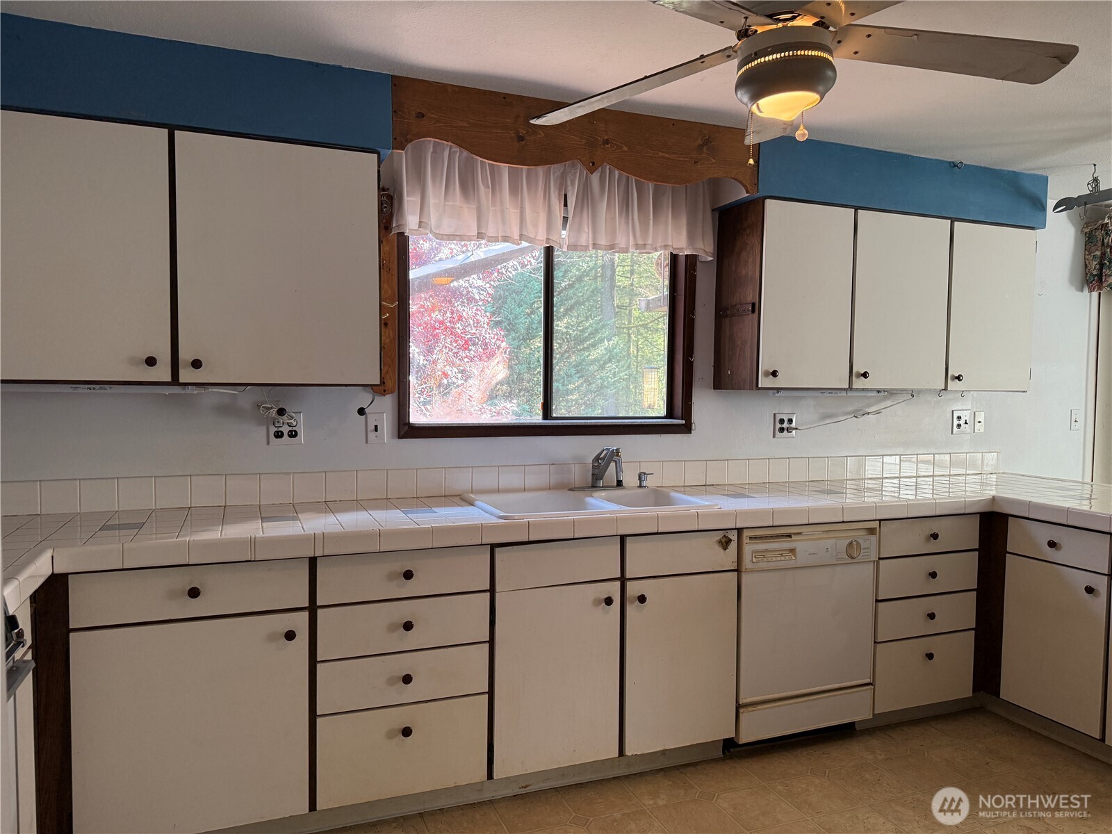 121 East Rhododendron Lane Union, WA 98592 - Photo 8 of 39