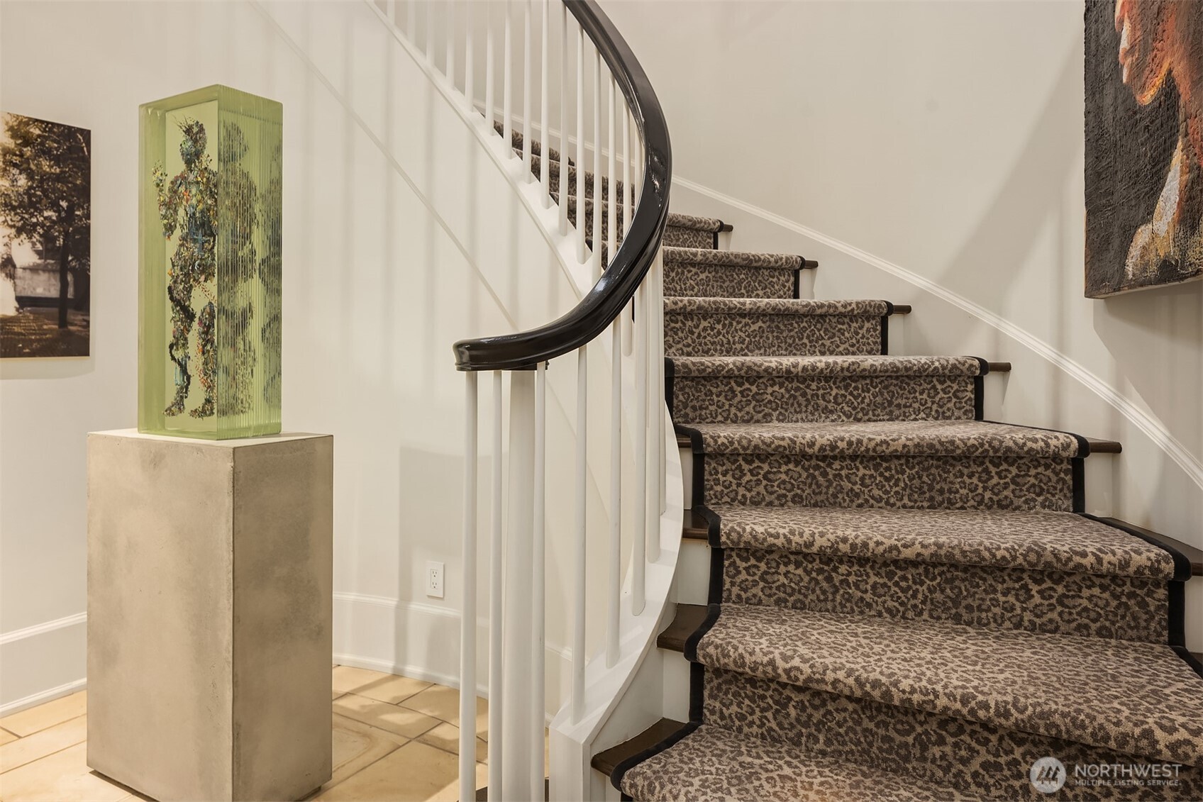 3814 East John Street Seattle, WA 98112 - Photo 16 of 28 a view of entryway