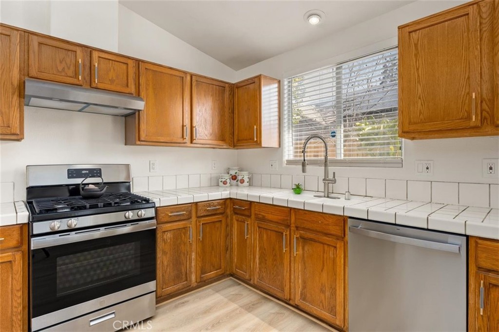 4906 Shadow Stone Street Bakersfield, CA 93313 - Photo 7 of 30