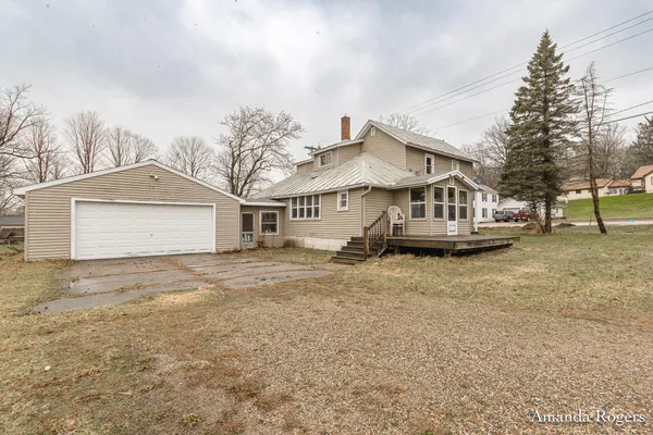 $250,000 | 926 East Main Street, Lowell, MI 49331