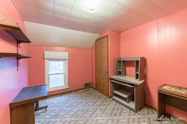 $250,000 | 926 East Main Street, Lowell, MI 49331