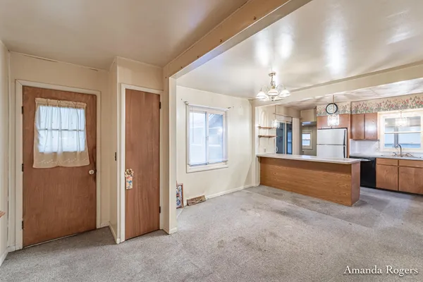 $250,000 | 926 East Main Street, Lowell, MI 49331