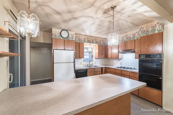 $250,000 | 926 East Main Street, Lowell, MI 49331