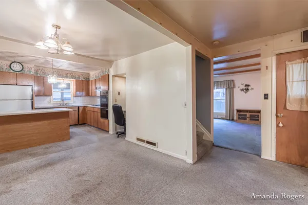 $250,000 | 926 East Main Street, Lowell, MI 49331