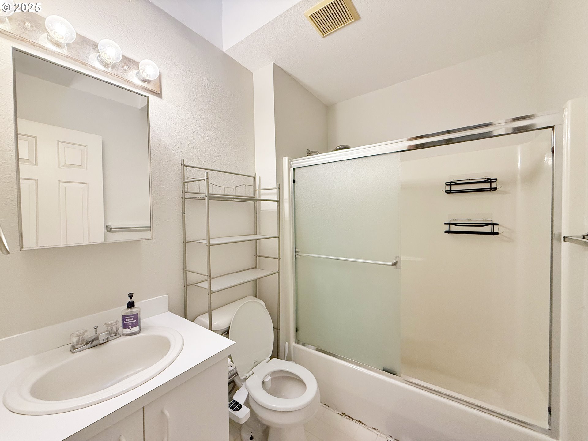 14134 East Burnside Street, Unit 3 Portland, OR 97233 - Photo 17 of 31