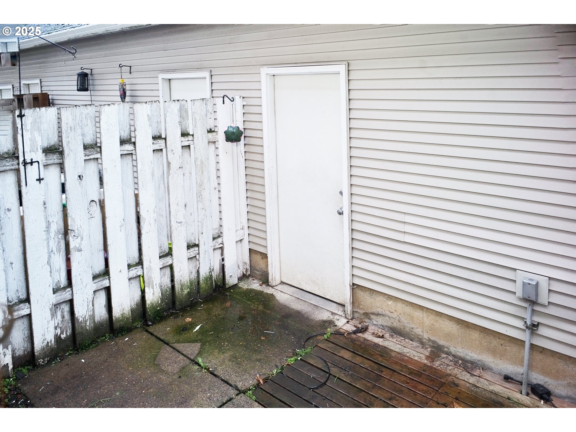 14134 East Burnside Street, Unit 3 Portland, OR 97233 - Photo 23 of 31 Yard