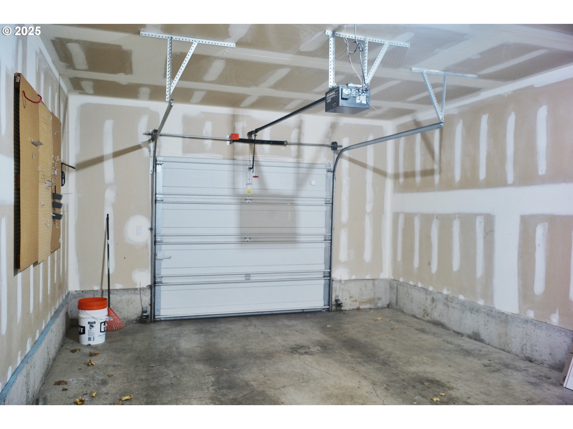 14134 East Burnside Street, Unit 3 Portland, OR 97233 - Photo 26 of 31 Garage