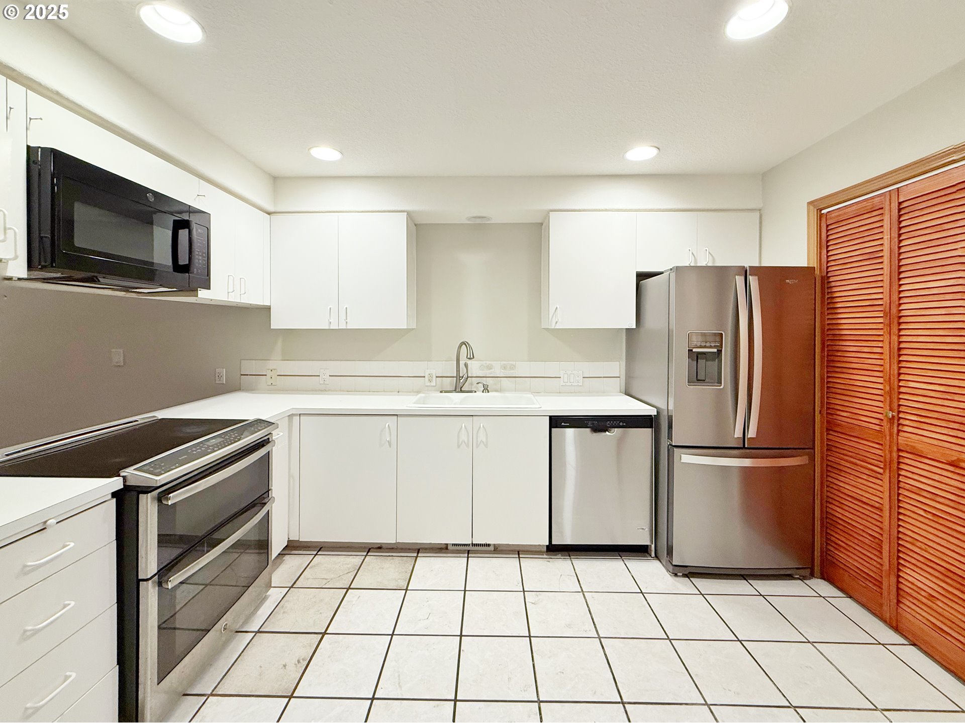 14134 East Burnside Street, Unit 3 Portland, OR 97233 - Photo 8 of 31