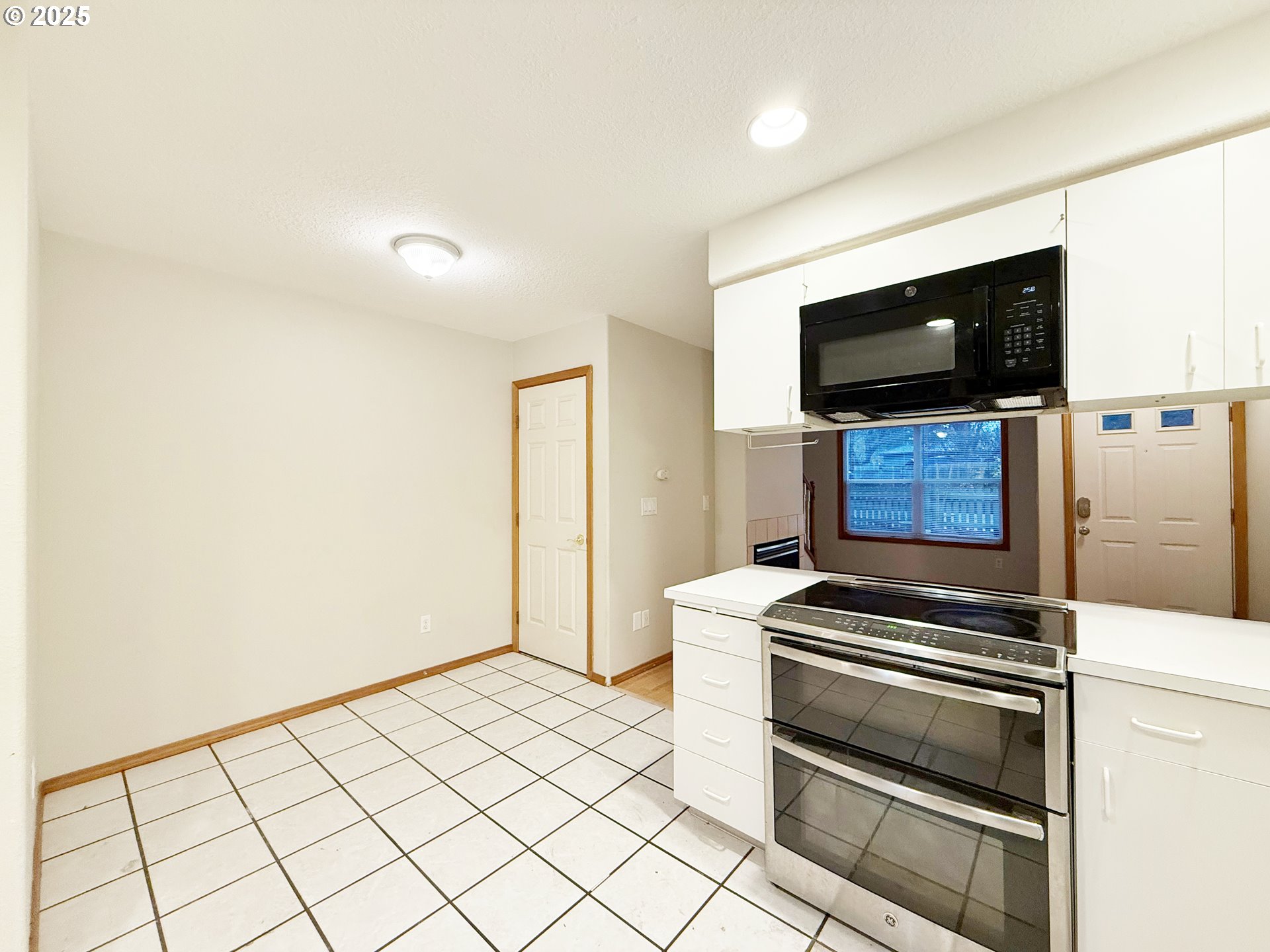 14134 East Burnside Street, Unit 3 Portland, OR 97233 - Photo 10 of 31