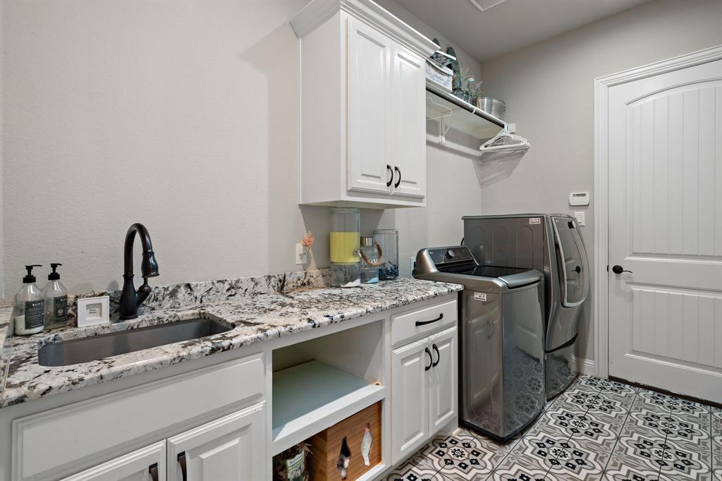 3032 Perkins Weatherford, TX 76088 - Photo 36 of 40 a kitchen with a sink cabinets and stainless steel appliances
