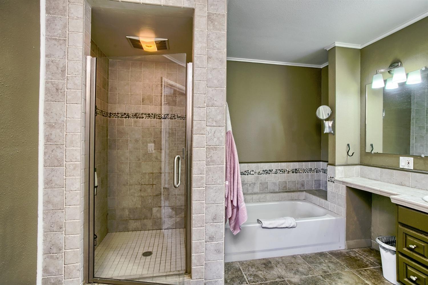 1065 Old Ferry Road Shady Cove, OR 97539 - Photo 21 of 35 Master Bath