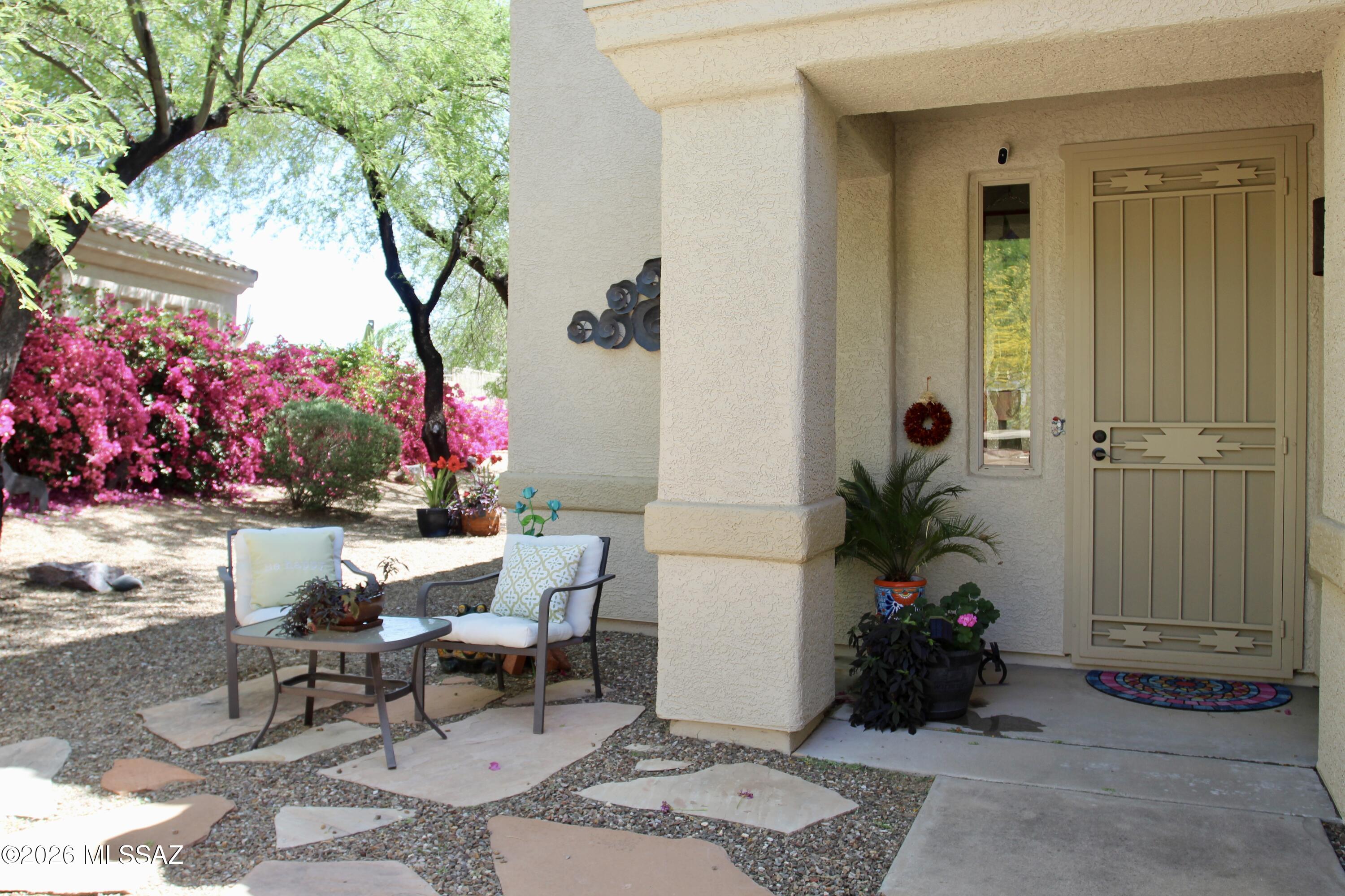 5202 Spring View Drive Tucson, AZ 85749 - Photo 6 of 49 a living room with furniture and flowers