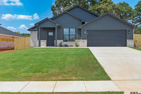 $298,750 | 16522 Crossing Circle, Lindale, TX 75771