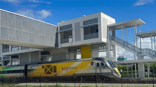 $420,000 | 19440 Northeast 26th Avenue, Unit 53B, Miami, FL 33180