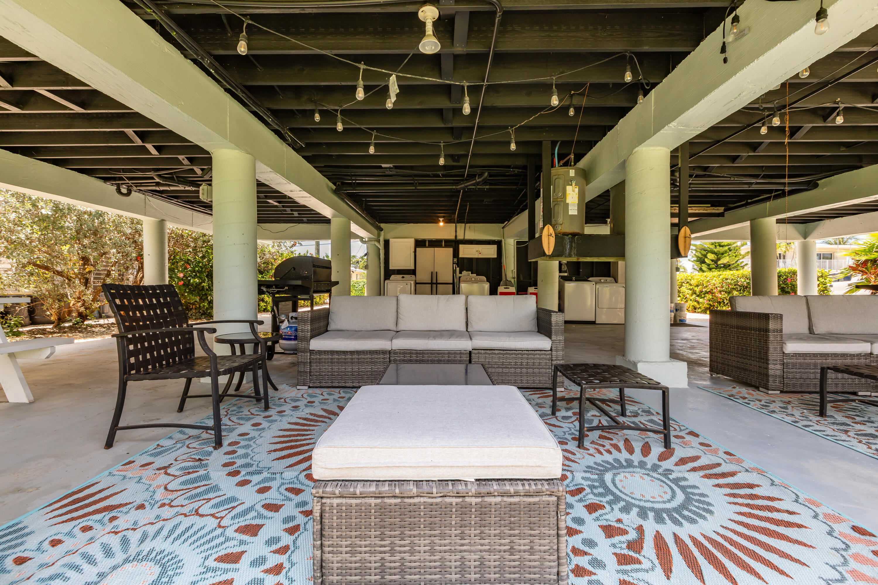 280-290 3rd Street Key Colony Beach, FL 33051 - Photo 14 of 28 a patio with table and chairs with potted plants