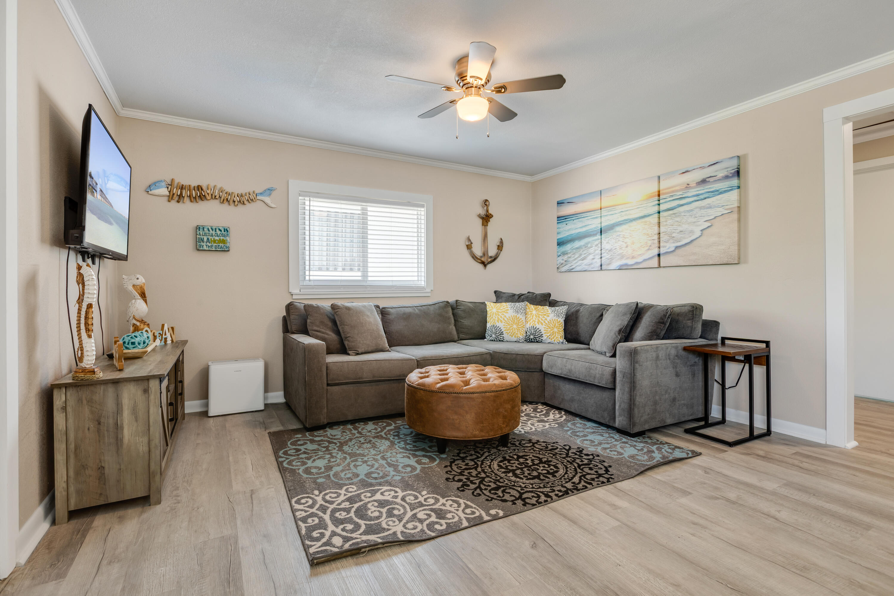 280-290 3rd Street Key Colony Beach, FL 33051 - Photo 20 of 28 a living room with furniture and wooden floor