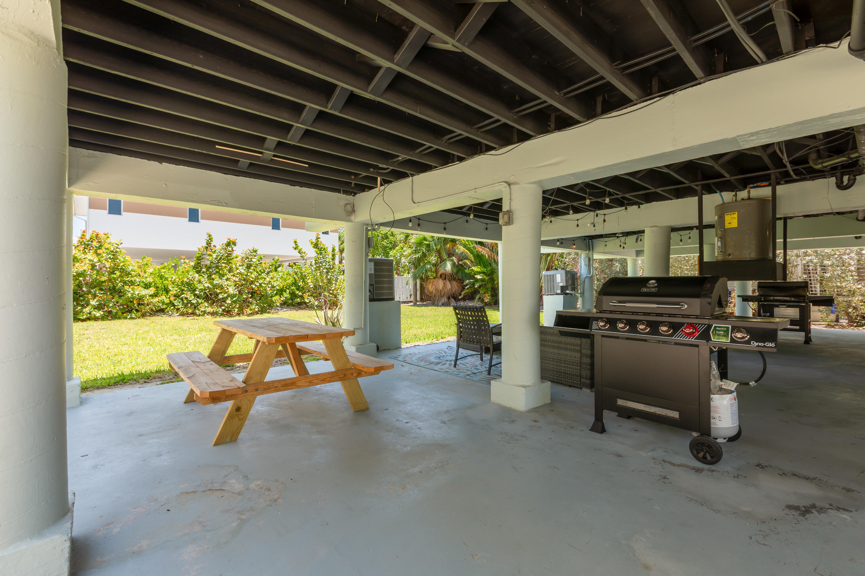 280-290 3rd Street Key Colony Beach, FL 33051 - Photo 26 of 28 a view of a chairs in a room with city view