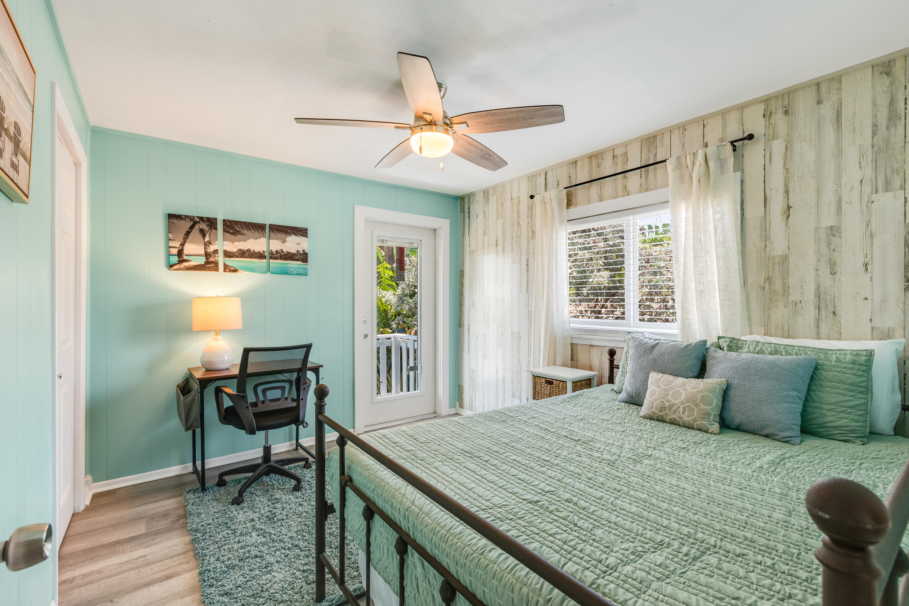 280-290 3rd Street Key Colony Beach, FL 33051 - Photo 9 of 28 a bedroom with a bed and a window