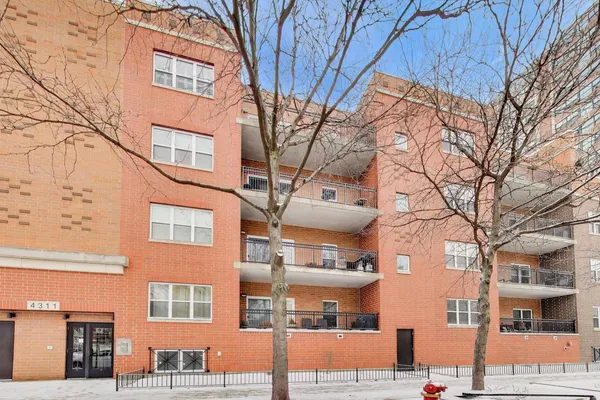 $3,400 | 4311 North Sheridan Road, Unit 204, Chicago, IL 60613