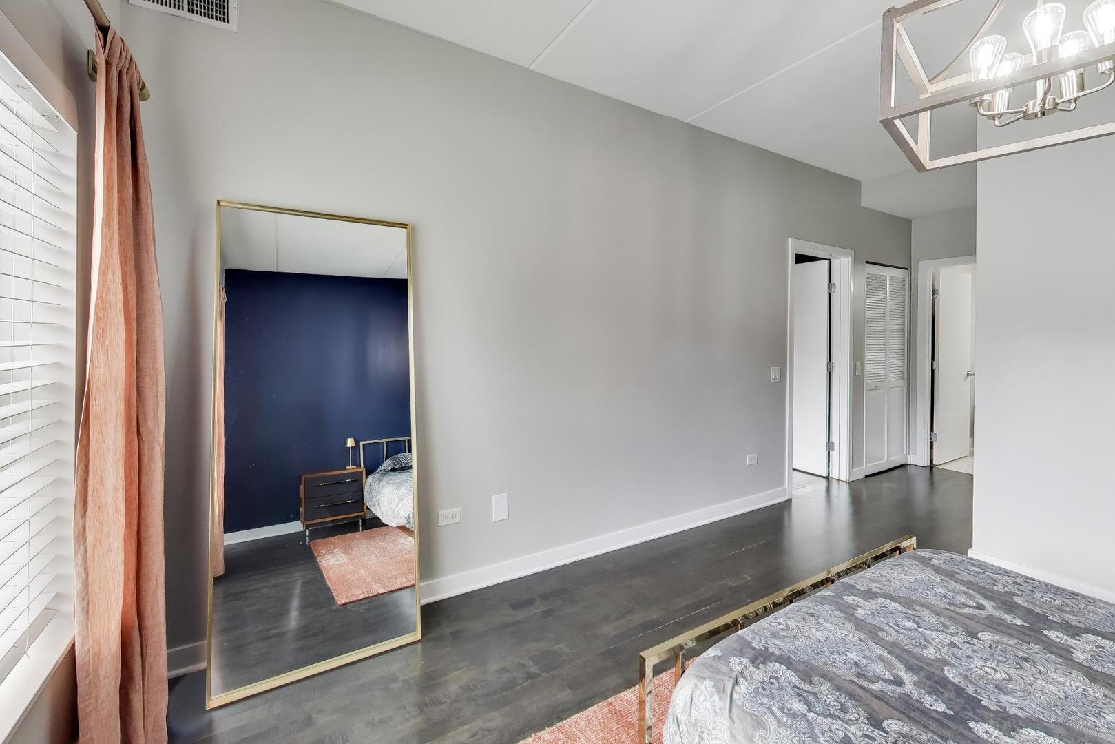 4311 North Sheridan Road, Unit 204 Chicago, IL 60613 - Photo 11 of 18