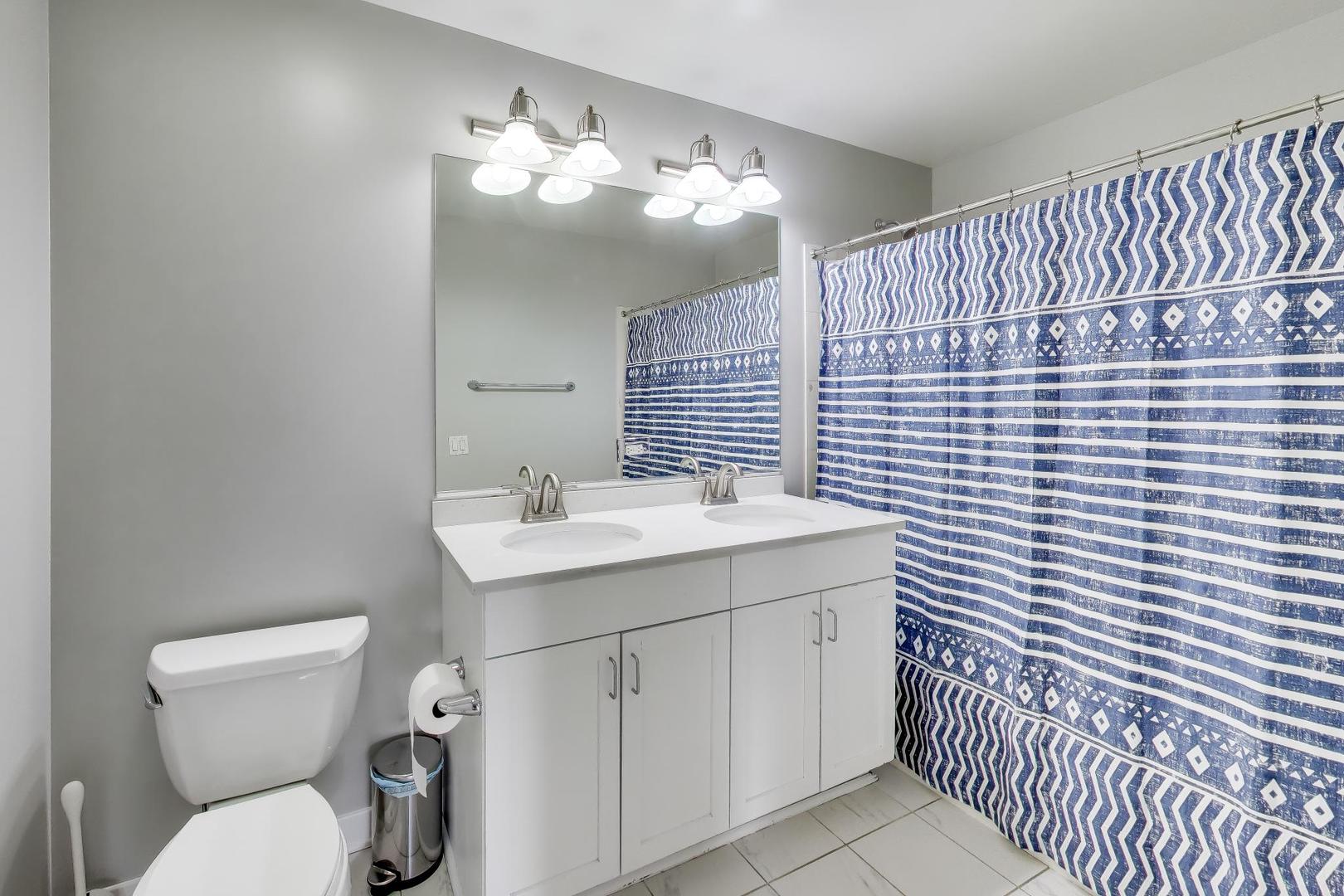 4311 North Sheridan Road, Unit 204 Chicago, IL 60613 - Photo 12 of 18