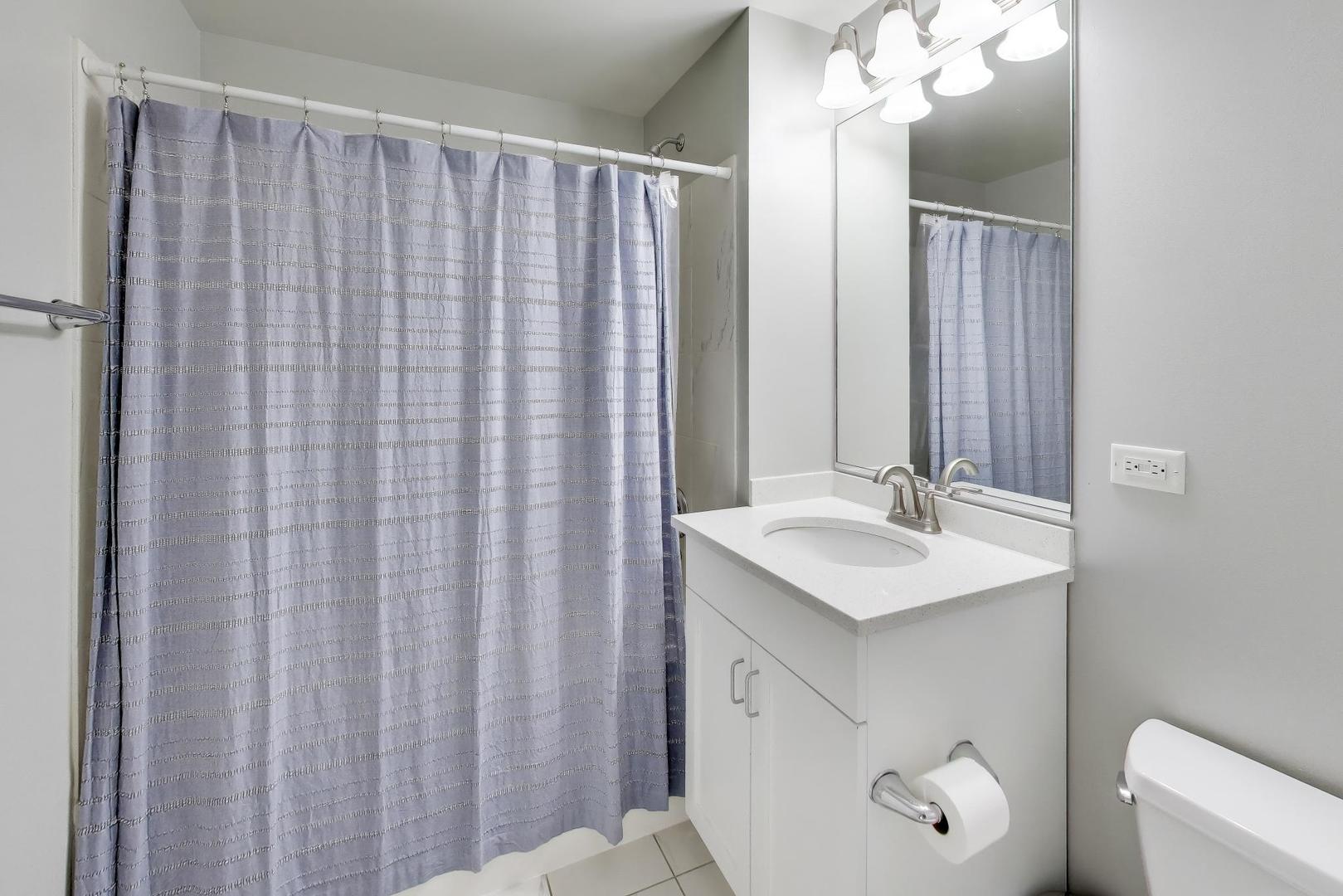 4311 North Sheridan Road, Unit 204 Chicago, IL 60613 - Photo 13 of 18