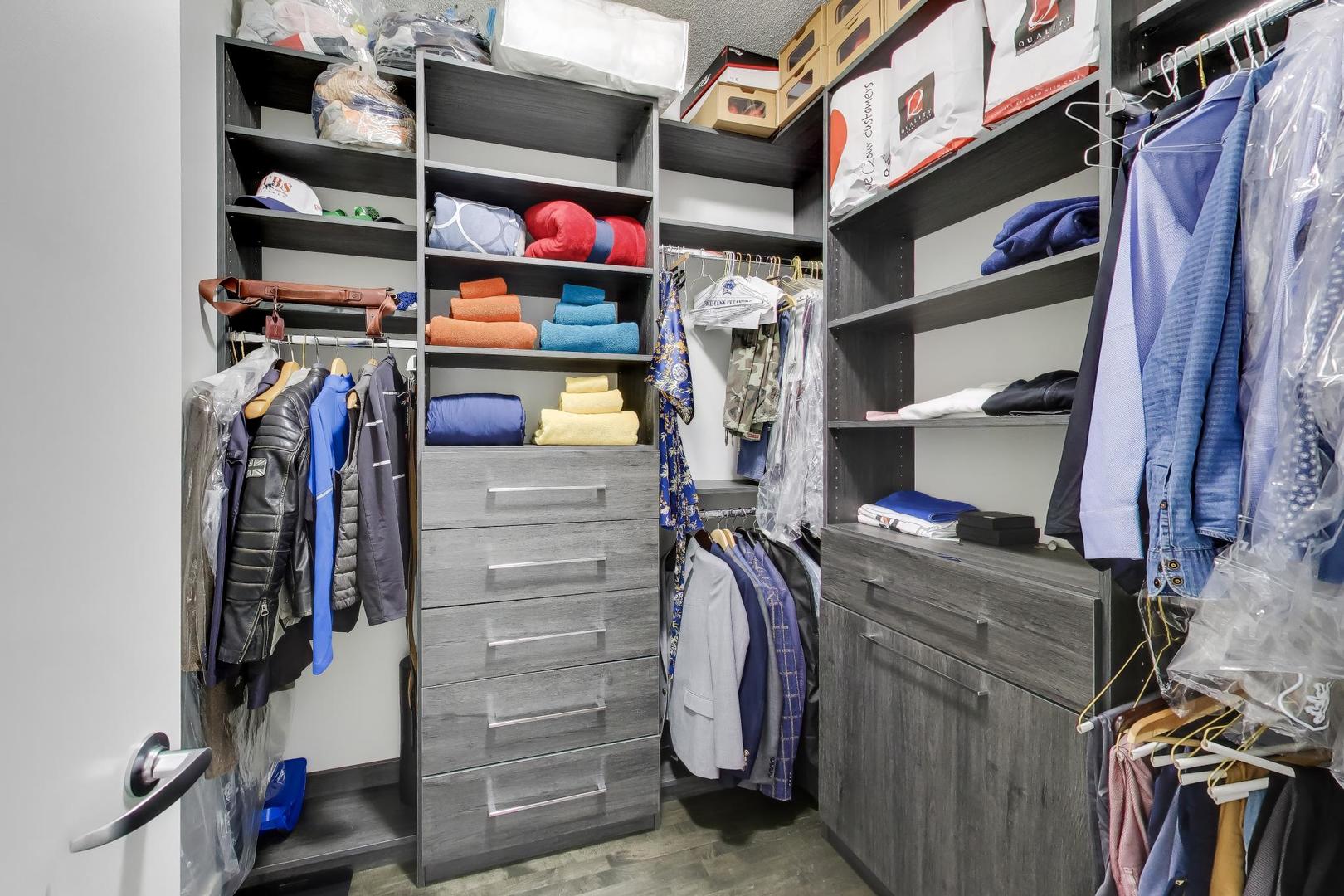 4311 North Sheridan Road, Unit 204 Chicago, IL 60613 - Photo 16 of 18