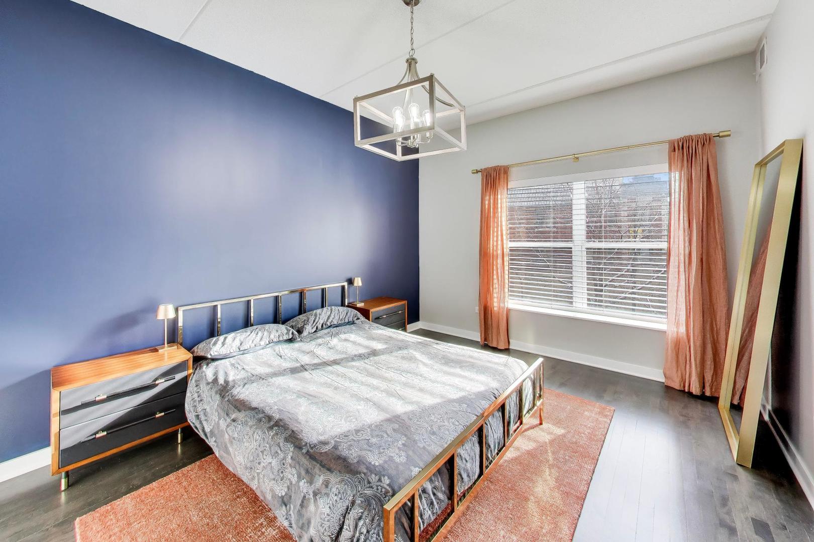 4311 North Sheridan Road, Unit 204 Chicago, IL 60613 - Photo 9 of 18