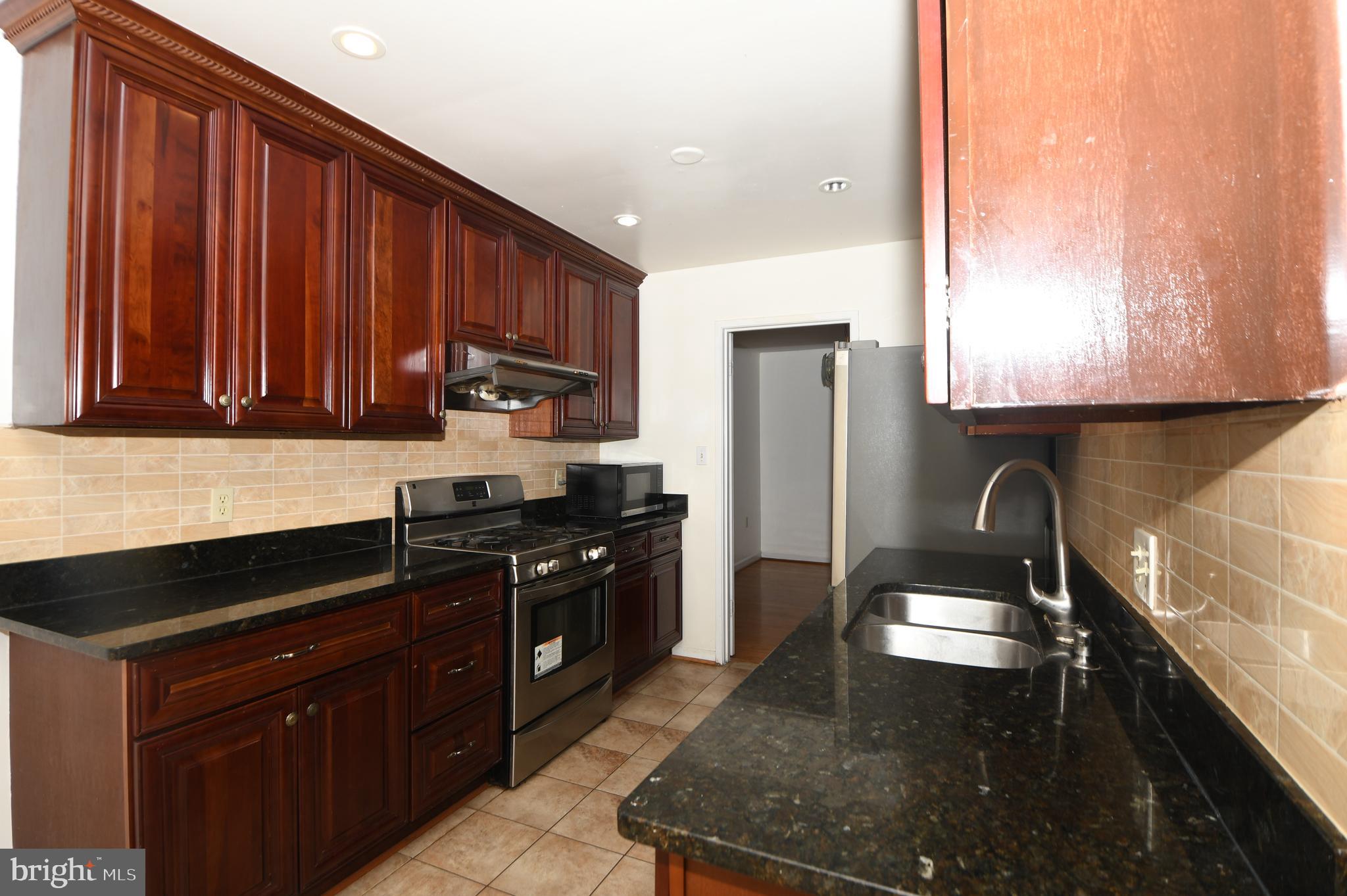 8147 Inverness Ridge Road Potomac, MD 20854 - Photo 10 of 60