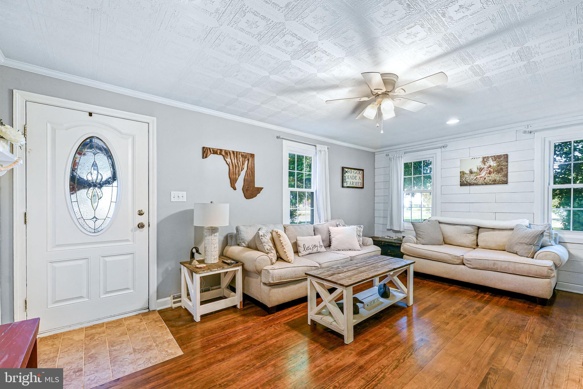 1215 Crystal Beach Road Earleville, MD 21919 - Photo 4 of 26 SPACIOUS LIVING ROOM