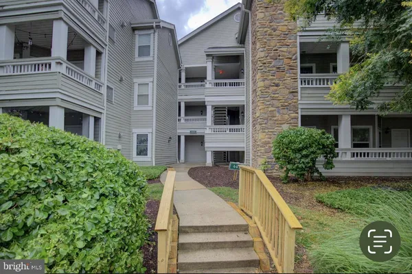 $299,999 | 4413 Fair Stone Drive, Unit 202, Fairfax, VA 22033