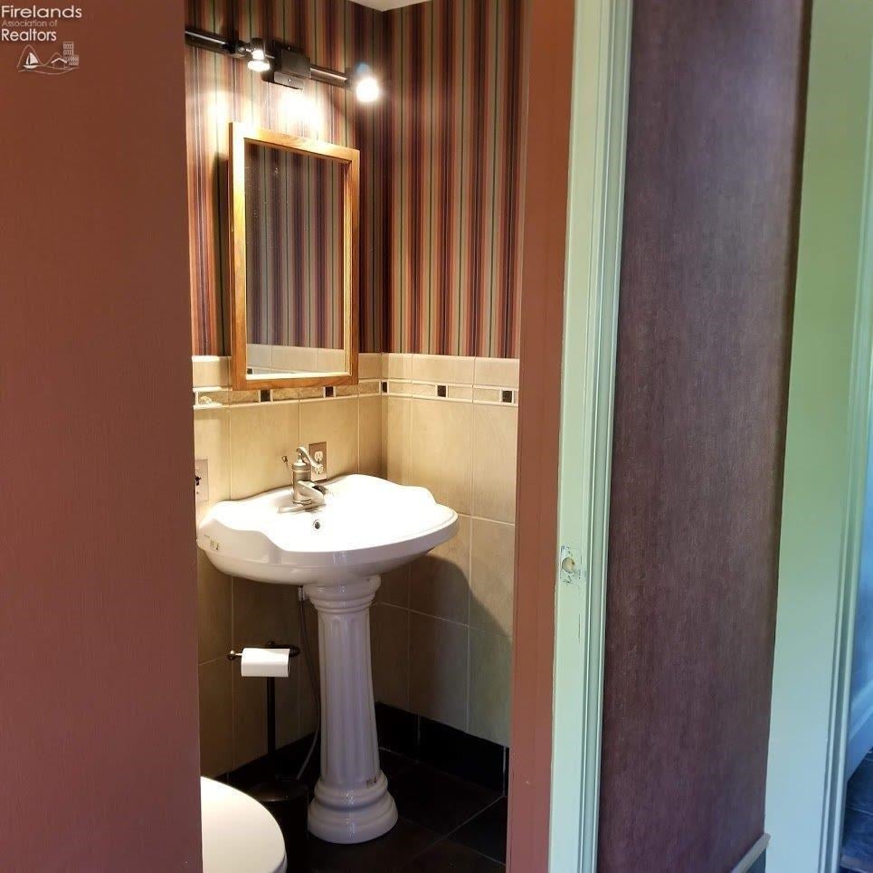 4196 East State Road, Unit B Port Clinton, OH 43452 - Photo 4 of 20 Gallery Image 4