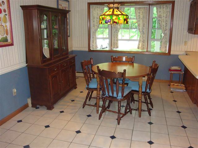 122 Winesap Road Pittsfield, MA 01201 - Photo 4 of 22 Dining room