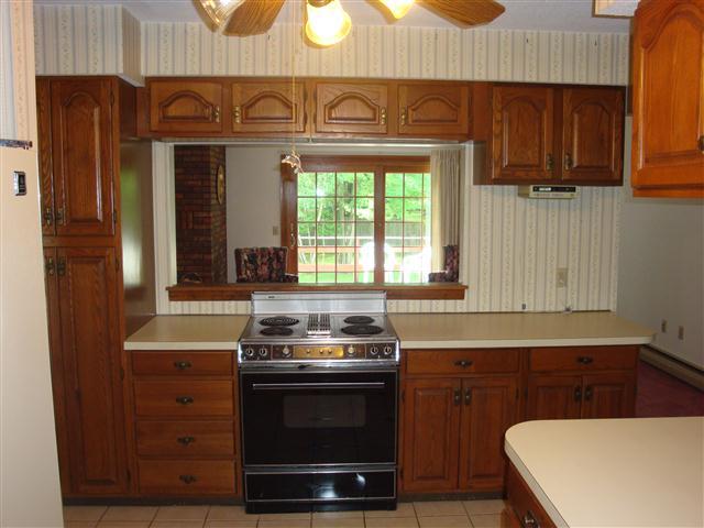 122 Winesap Road Pittsfield, MA 01201 - Photo 5 of 22 Opening in Kitchen to living room