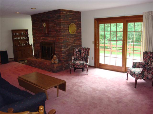 122 Winesap Road Pittsfield, MA 01201 - Photo 9 of 22 Living room