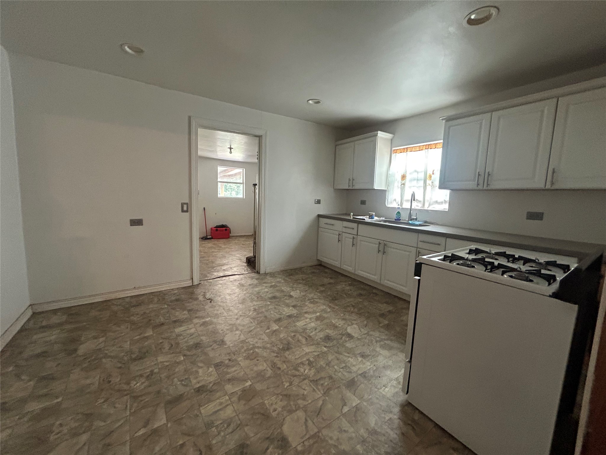 16 Stiles Street Houston, TX 77011 - Photo 4 of 15